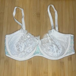 VS  Dream Angels UnlinedPushUp W/OPadding